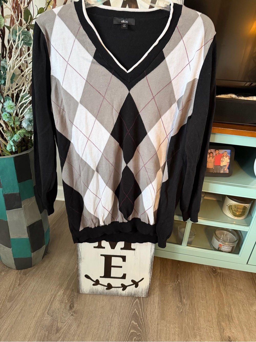 ellos Black, White and Gray Argyle V-Neck Sweater Size 26/28
